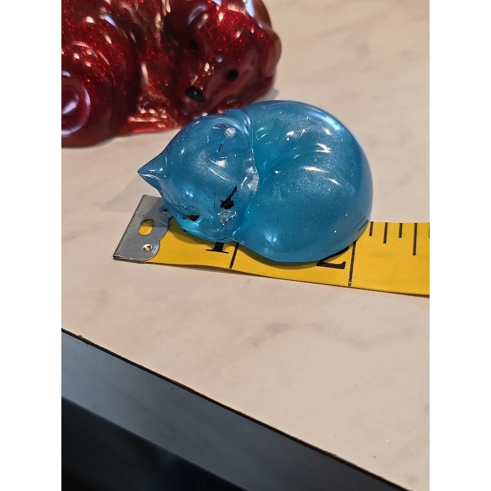 Handmade Resin Cat Dog Red Blue Decoration Gift. 637